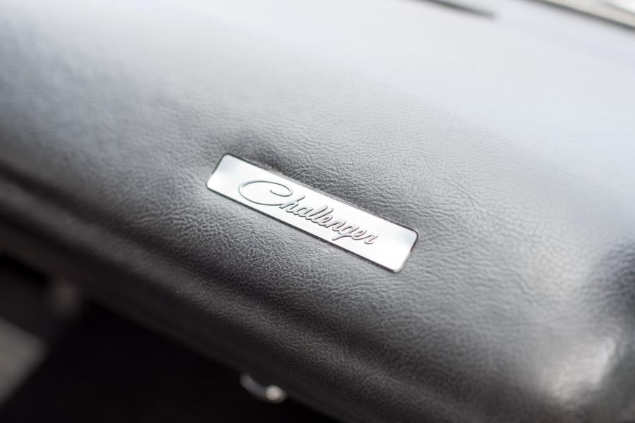 Детали интерьера Dodge Challenger R/T 440 Six Pack (JS23) 1970 года  (фото 1 из 56)